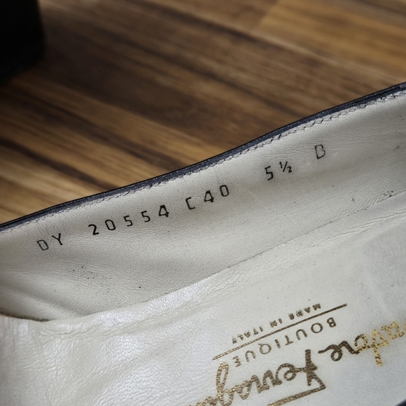 Salvatore Ferragamo 'Marisa' Boutique Black Leather Pumps - Size 5.5 - Picture 8 of 15